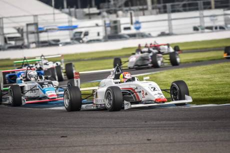 Une première pour Thomas Nepveu sur l'ovale du Lucas Oil Raceway. 27 et 28 mai - Course 8 - Championnat Cooper Tires USF2000