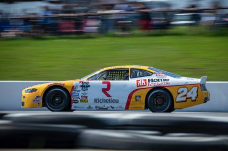 Thomas Nepveu aux portes du podium avant un abandon crève-coeur en NASCAR Canada